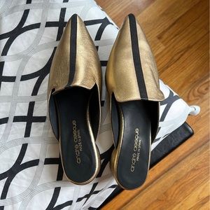 Andre Assous gold slides size 7.5